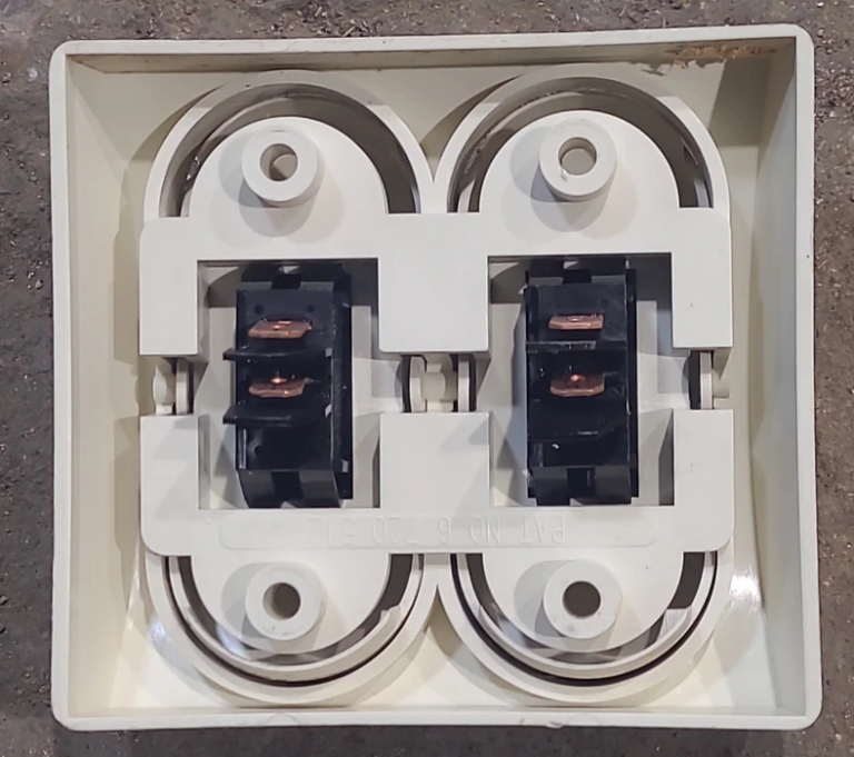 used-12v-rv-double-light-switch-772704_789x700