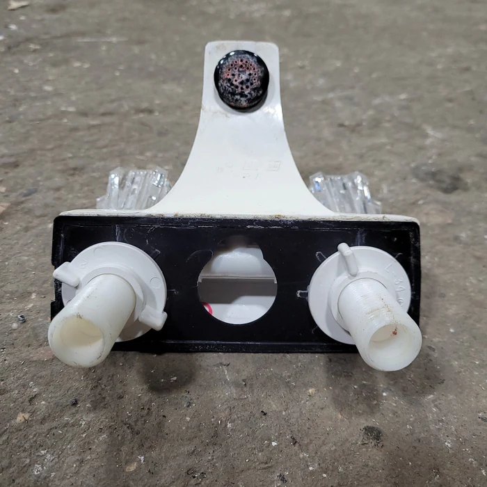 used-4-bathroom-faucet-bone-927639_700x700