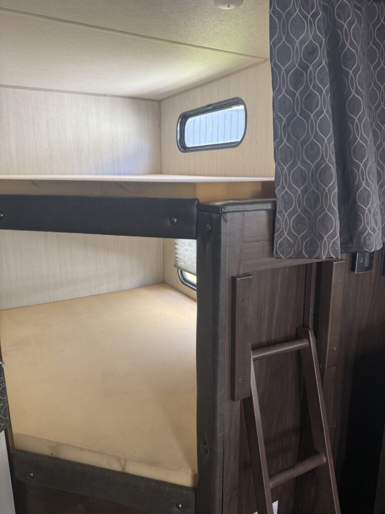 2019 Grey Wolf 26DBH Double Bunk Beds