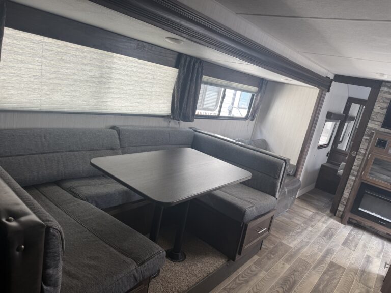 2019 Grey Wolf 26DBH U-Shaped Dinette