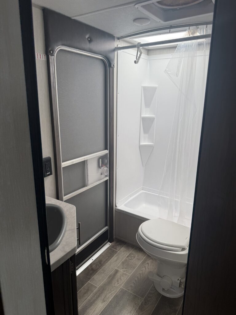 2019 Grey Wolf 26DBH Bathroom