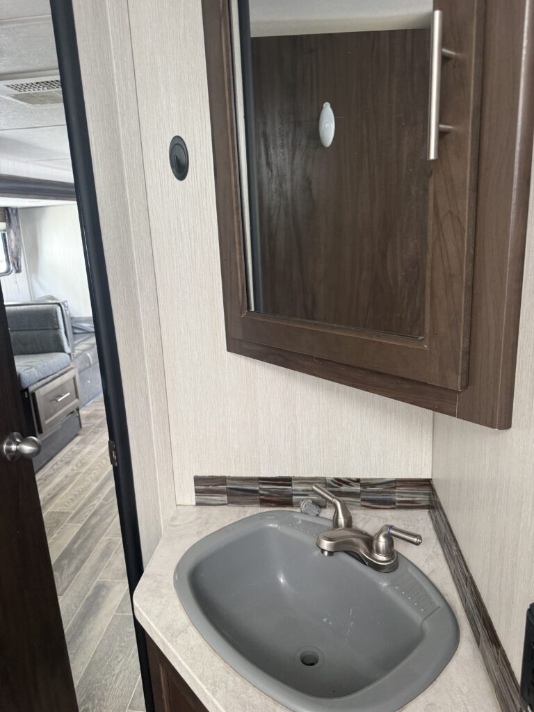2019 Grey Wolf 26DBH Bathroom Vanity